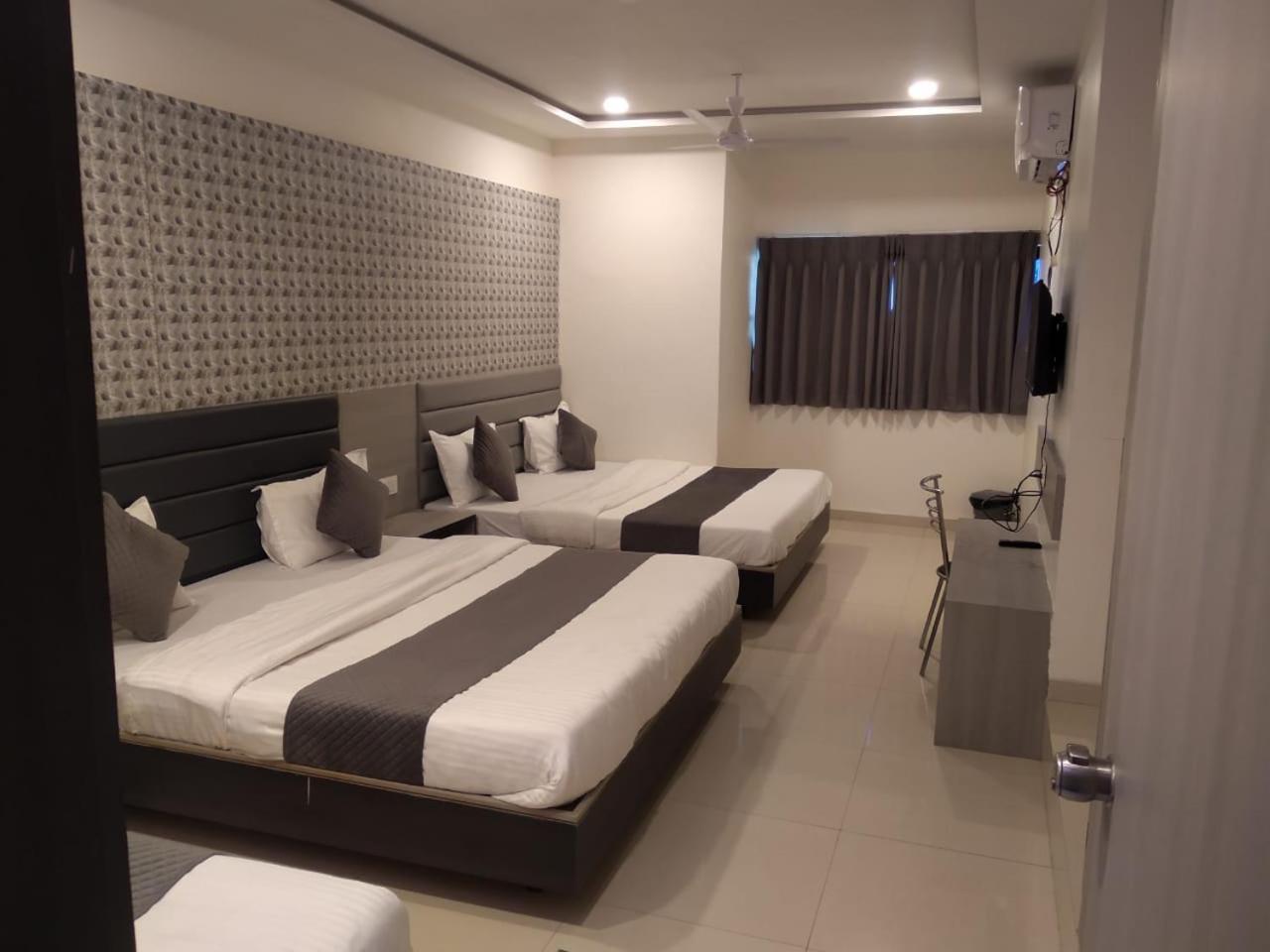 Hotel Selfie Inn Ahmadabad Zewnętrze zdjęcie