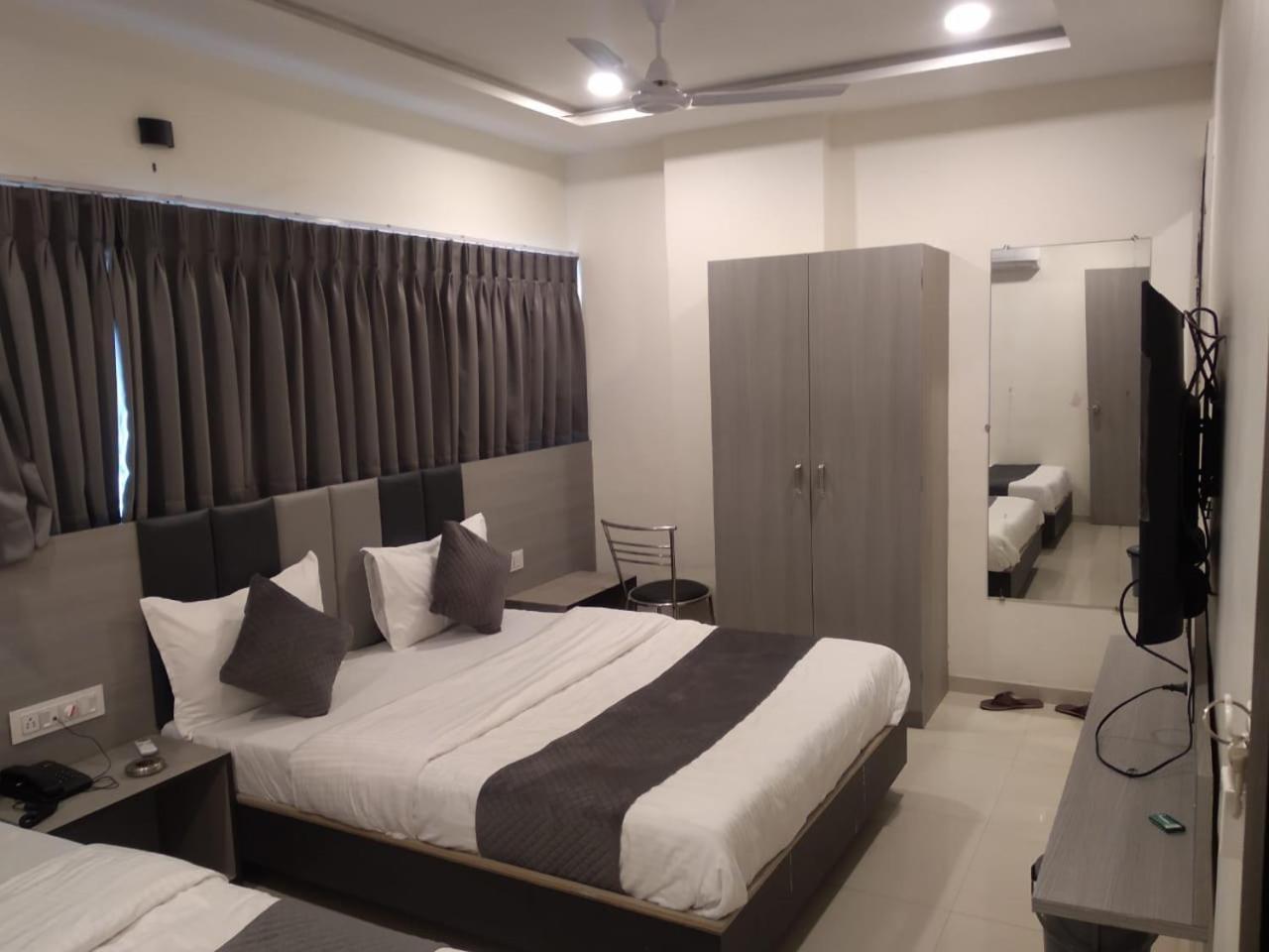Hotel Selfie Inn Ahmadabad Zewnętrze zdjęcie