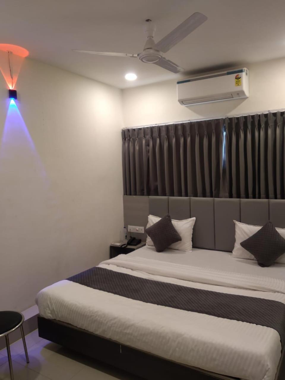 Hotel Selfie Inn Ahmadabad Zewnętrze zdjęcie