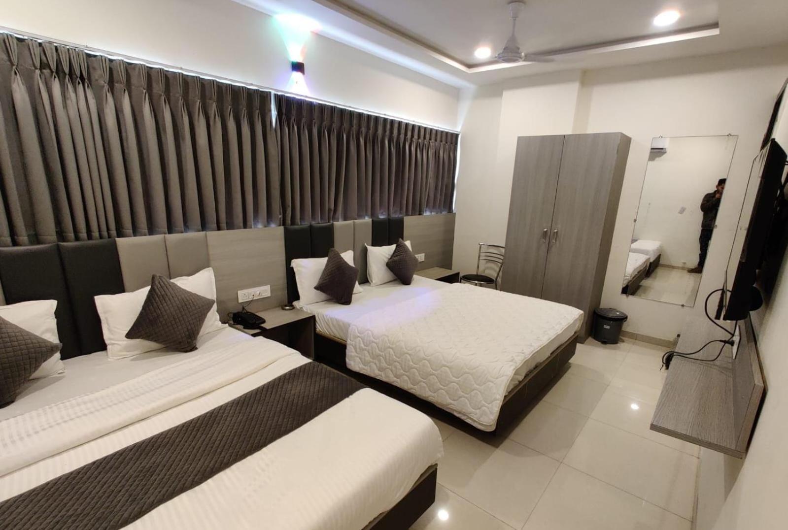 Hotel Selfie Inn Ahmadabad Zewnętrze zdjęcie
