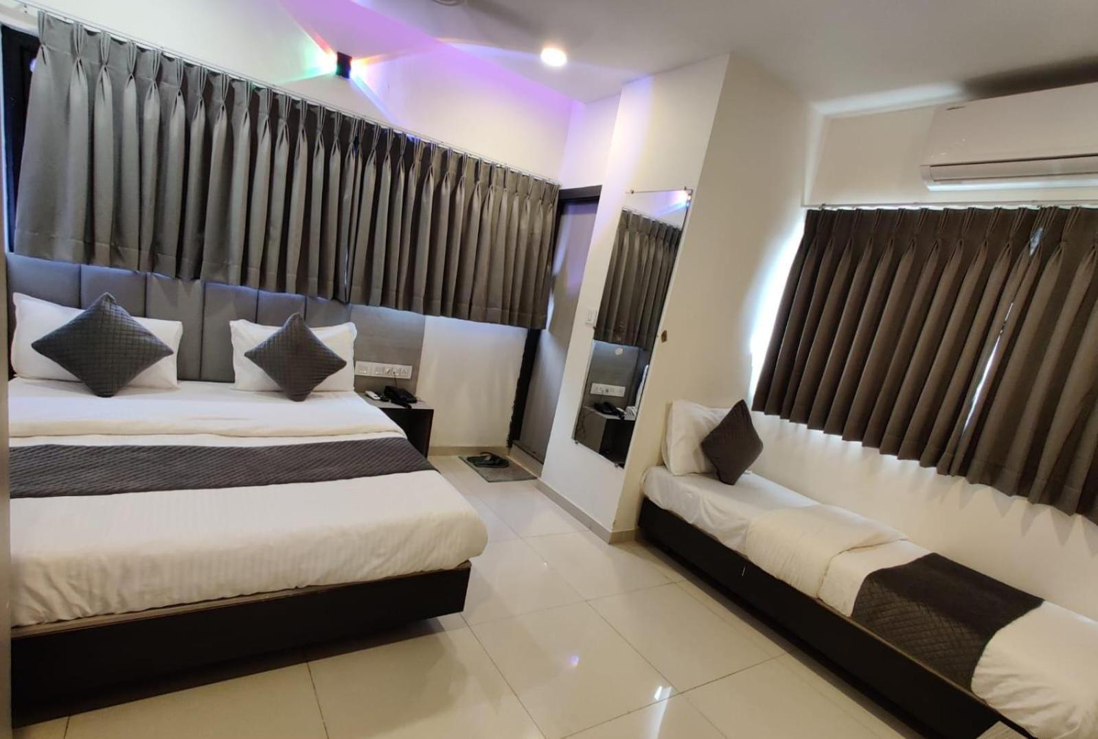 Hotel Selfie Inn Ahmadabad Zewnętrze zdjęcie