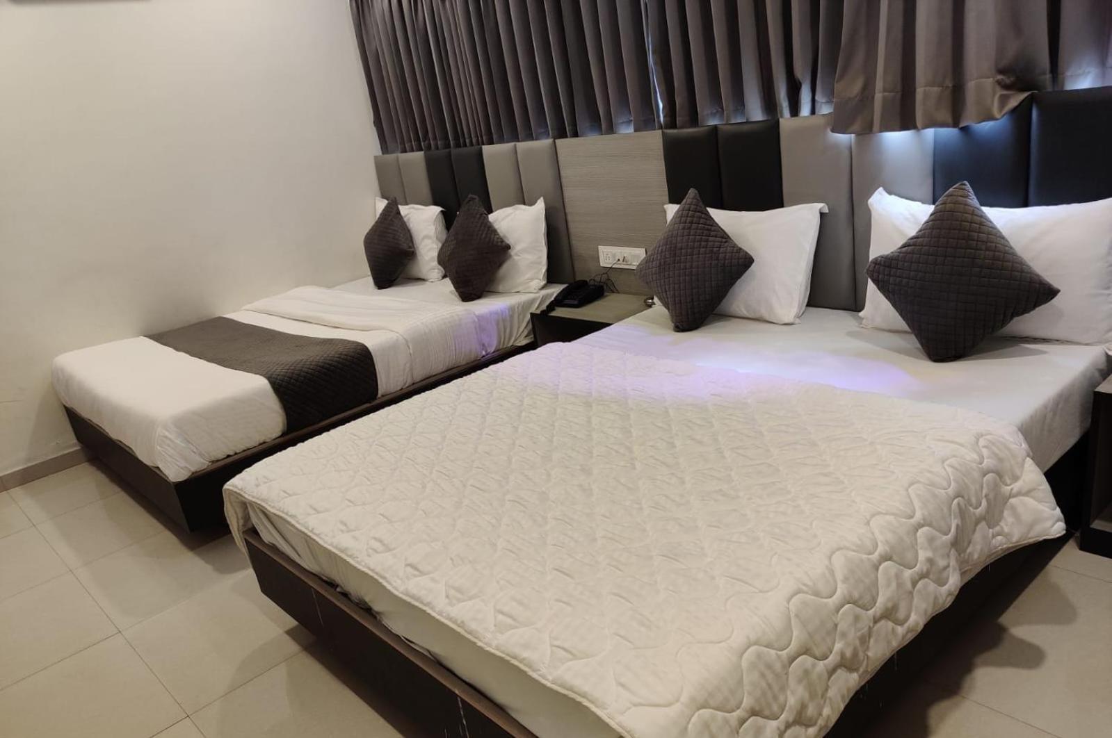 Hotel Selfie Inn Ahmadabad Zewnętrze zdjęcie