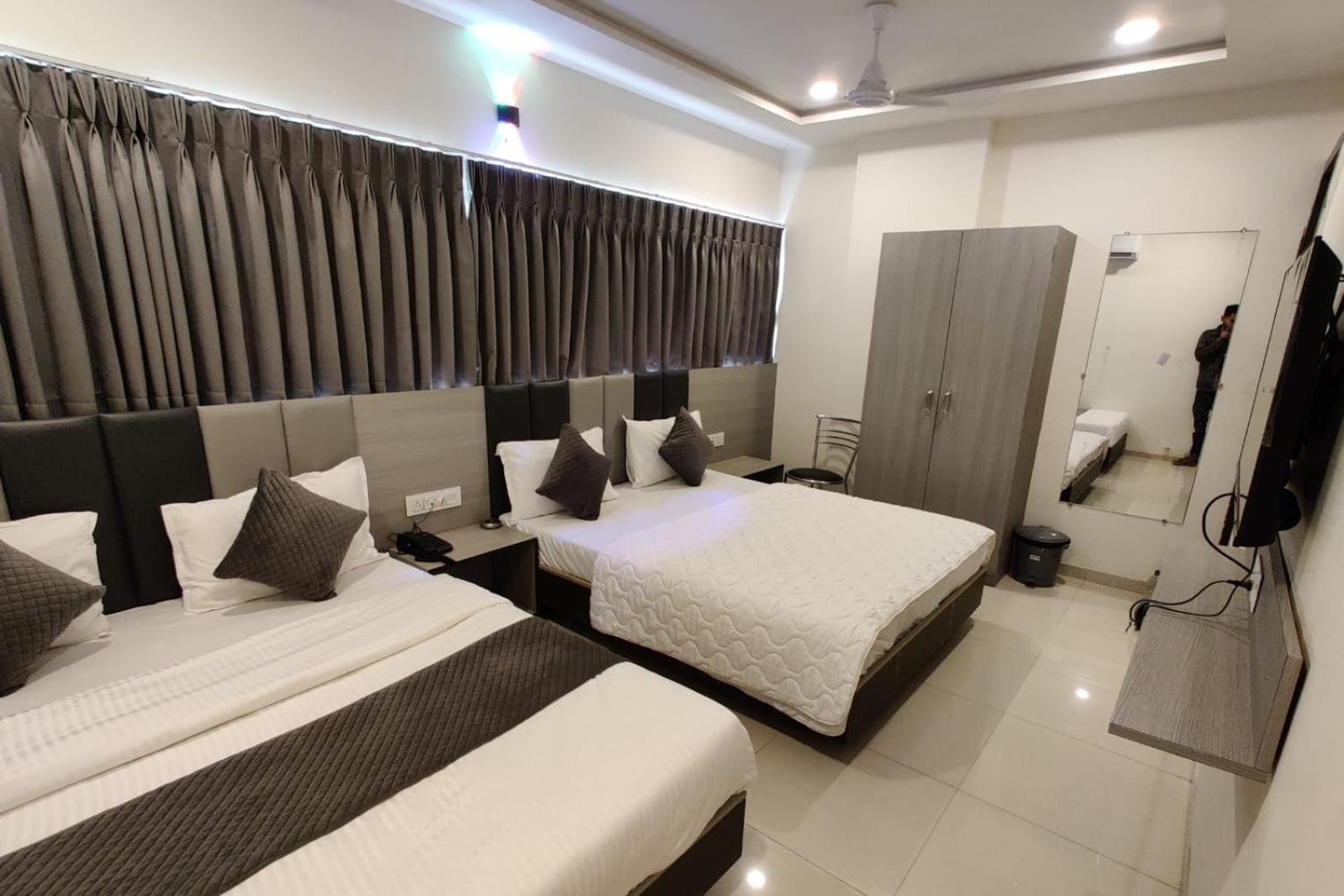 Hotel Selfie Inn Ahmadabad Zewnętrze zdjęcie